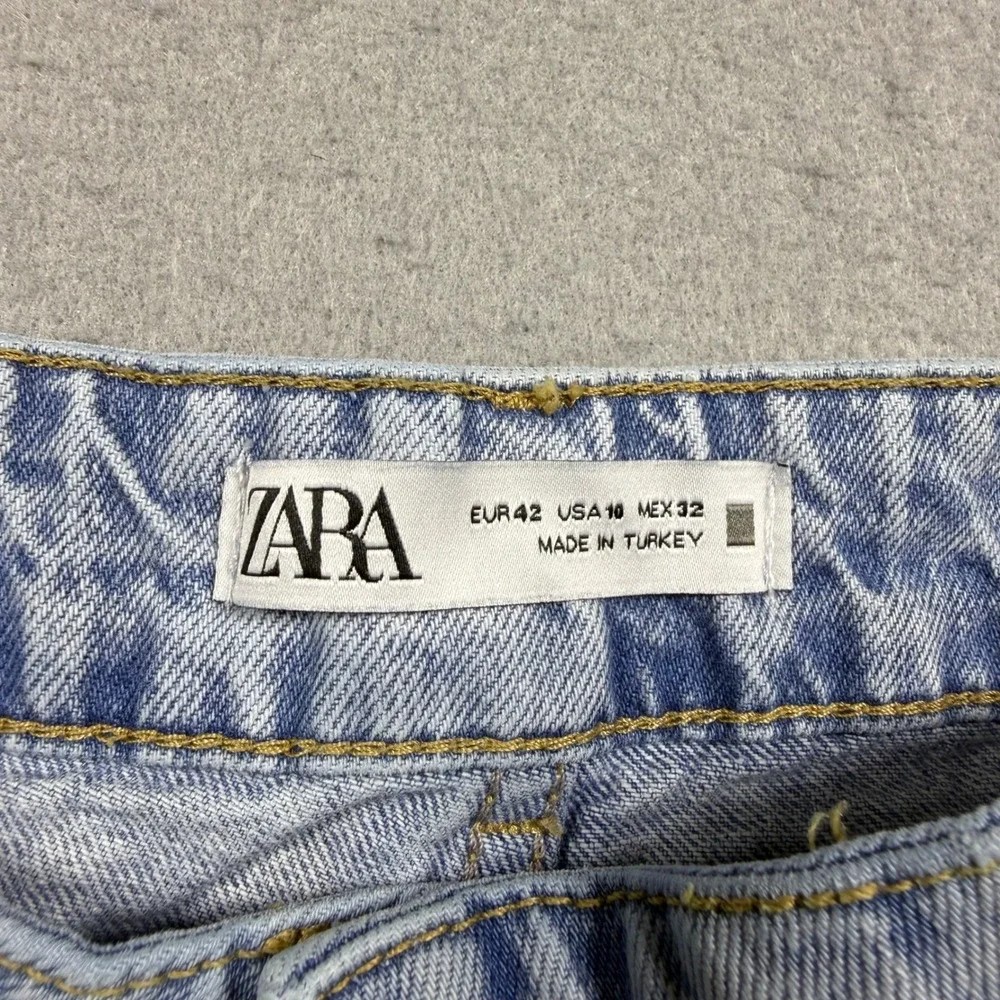 Zara Men(uni) Light Wash Straight Leg Distressed Raw Hem JeansBlue Denim Size 32